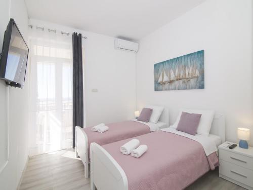 Apartments Isabora - Two-Bedroom Apartment with Terrace and Partial Sea View Nea