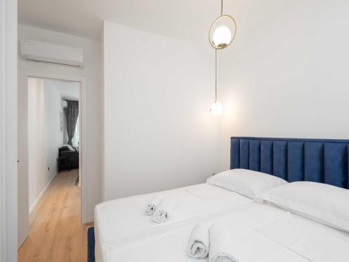 Apartment Tomas with balcony and sea view