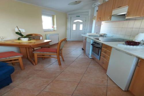 Apartment Luka - One Bedroom Apartment with Balcony and Sea View