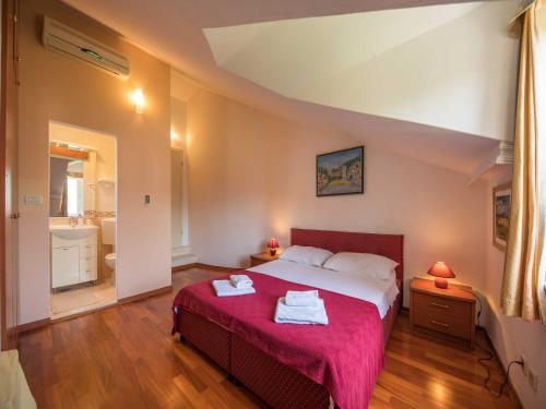 5 bedroom holiday home with balcony