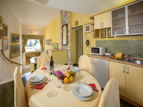 5 bedroom holiday home with balcony