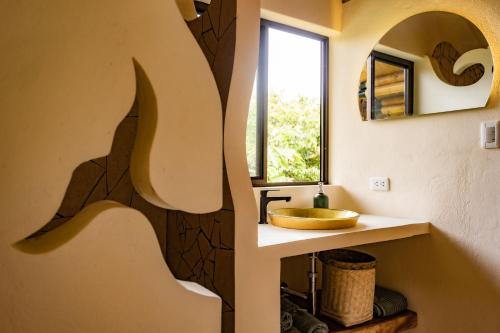a bathroom with a sink and a window at Tierra Munay in Las Tunas