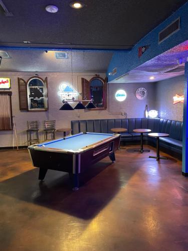 a pool table in a ping pong room with booths at Quality Inn & Suites Goodyear - Phoenix West in Goodyear