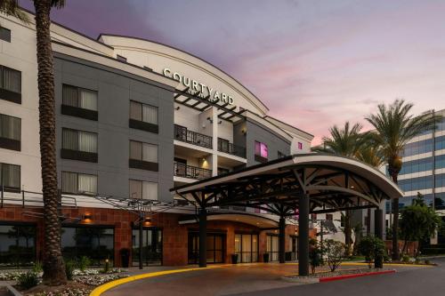 a rendering of the courtyard hotel at dusk at Courtyard Los Angeles Burbank Airport in Burbank