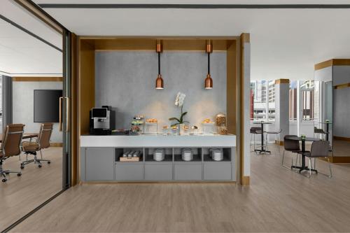 Η κουζίνα ή μικρή κουζίνα στο Courtyard by Marriott Bangkok