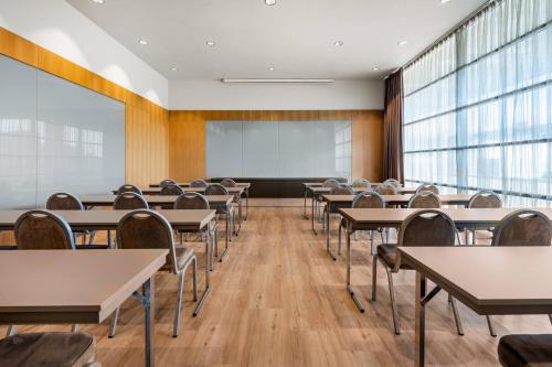 AC Hotel Diagonal L'Illa by Marriottにあるビジネスエリアまたは会議室