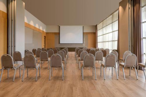AC Hotel Diagonal L'Illa by Marriottにあるビジネスエリアまたは会議室