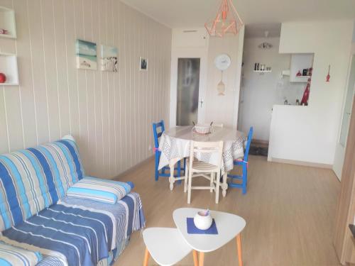 Appartement avec balcon, parking, proche plage - FR-1-652-27