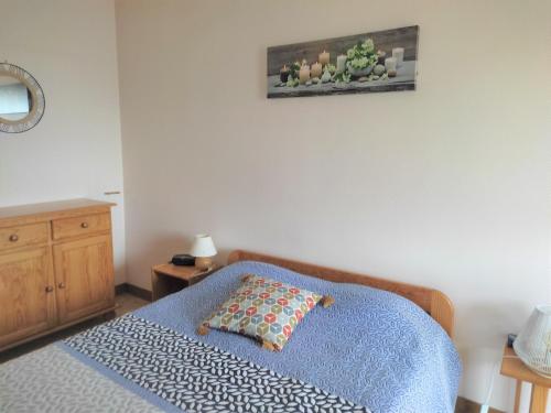 Photo de la galerie de l'établissement Appartement avec balcon, parking, proche plage - FR-1-652-27, à Saint-Hilaire-de-Riez