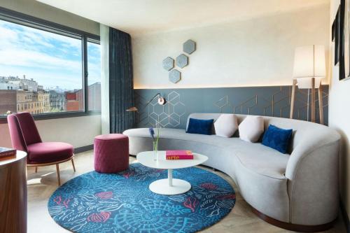 Posezení v ubytování Renaissance Barcelona Hotel