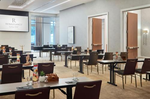 a restaurant with tables and chairs in a room at Renaissance Atlanta Airport Gateway Hotel in Atlanta