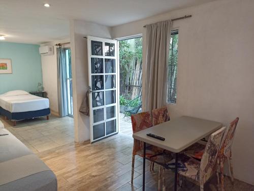 Ένα ή περισσότερα κρεβάτια σε δωμάτιο στο TR3S by Walter de la Renta