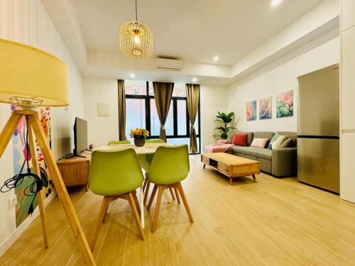LOFT 2 - Space & Conform Close To Center
