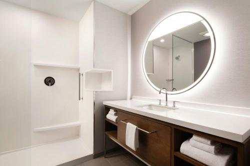 a bathroom with a sink and a mirror at Courtyard by Marriott Cleveland TN in Cleveland
