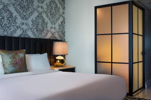 Hotel Colee, Atlanta Buckhead, Autograph Collectionにあるベッド