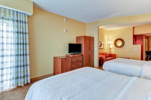 Ένα ή περισσότερα κρεβάτια σε δωμάτιο στο Courtyard by Marriott Bridgeport Clarksburg
