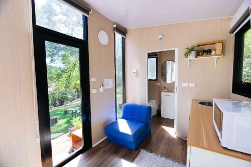Kuchyň nebo kuchyňský kout v ubytování Tiny Home in Warburton Victoria by Tiny Away