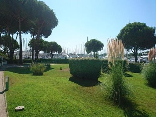 Photo de la galerie de l'établissement Appartement 2 pièces + cabine, Port Camargue, piscine, parking - FR-1-731-112, au Grau-du-Roi