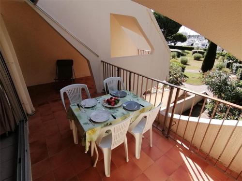 Photo de la galerie de l'établissement Appartement 2 pièces + cabine, Port Camargue, piscine, parking - FR-1-731-112, au Grau-du-Roi