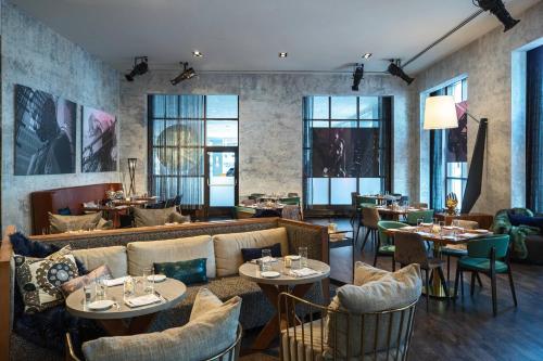 Χώρος καθιστικού στο Renaissance Chicago Downtown Hotel