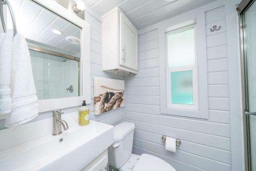 Vannituba majutusasutuses 5 O'Clock Somewhere, Roadrunner Bungalow