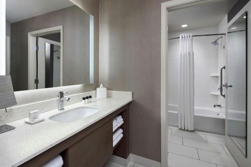 a bathroom with a sink and a shower at Andell Inn in Kiawah Island