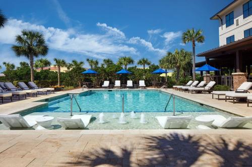 a swimming pool with lounge chairs and a hotel at Andell Inn in Kiawah Island