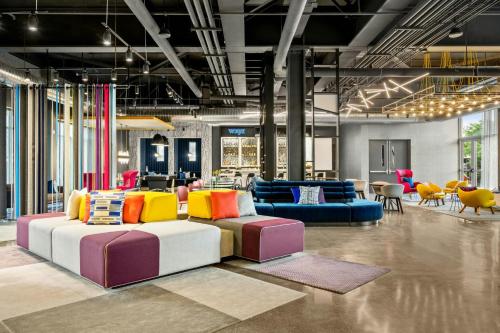 Гостиная зона в Aloft Chicago Schaumburg