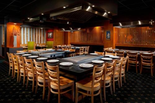 a large dining room with a large table and chairs at Courtyard by Marriott Boston Cambridge in Cambridge