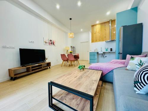 LOFT 3 - Space & Conform Close To Center