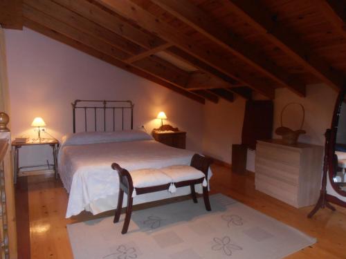 A bed or beds in a room at Al Llagar
