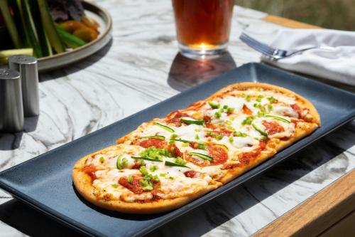 Comida en o cerca de este hotel