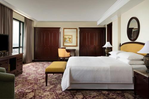 Postel nebo postele na pokoji v ubytování Sheraton Hanoi Hotel