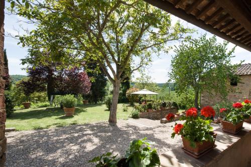 Κήπος έξω από το Appartamenti Villa e Fattoria di Radi Tuscany