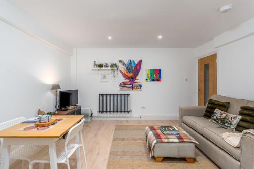 a living room with a couch and a table at Clarendon Place - Stunning 1BD in Leamington Spa! in Leamington Spa