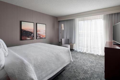 Courtyard by Marriott Denver Airport Image