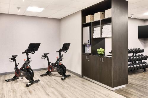 a gym with exercise bikes in a room at AC Hotel by Marriott Bridgewater in Bridgewater