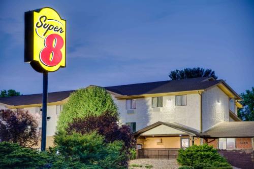 Super 8 by Wyndham Hagerstown I-70に飾ってある許可証、賞状、看板またはその他の書類