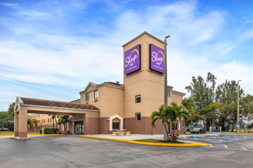 a la quinta inn suites anaheim at Sleep Inn Miami Airport in Miami
