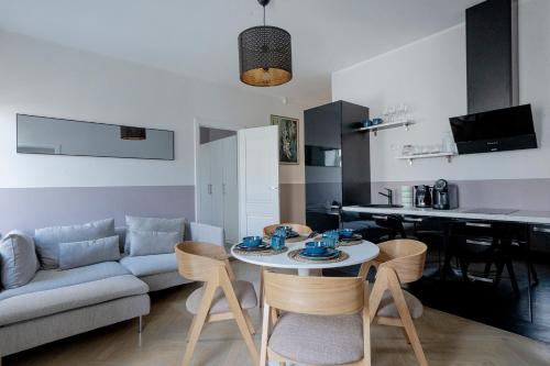 Foto Elegant Stay in Quiet Center 1