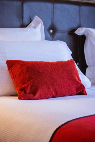 Кровать или кровати в номере Hotel Edelweiss