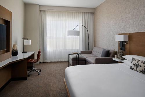 Postel nebo postele na pokoji v ubytování Marriott Phoenix Chandler