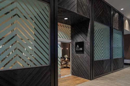 an entrance to a lobby with a glass wall at Marriott Phoenix Chandler in Chandler
