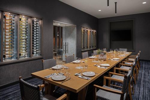 a dining room with a long table and chairs at Marriott Phoenix Chandler in Chandler