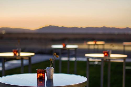 a table with a vase sitting on top of it at Marriott Phoenix Chandler in Chandler