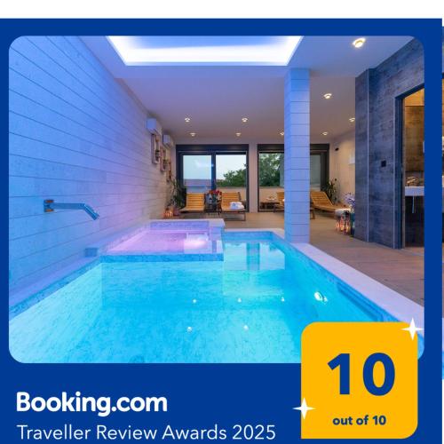 Terra Maiorum -12 person private Villa - heated pool and water massage