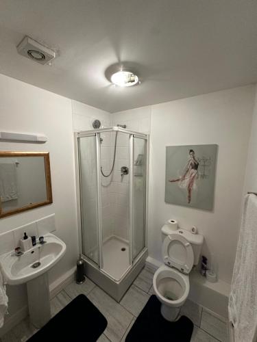 Koupelna v ubytování Spacious En-suite Room