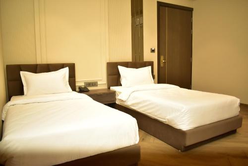 Postel nebo postele na pokoji v ubytování Hotel Cullinan By Qotel Janakpuri