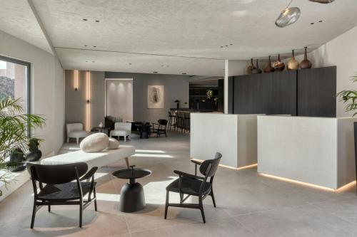 Domes Novos Santorini, Autograph Collection