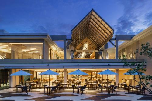 Le Meridien Khao Lak Resort & Spa — Property building